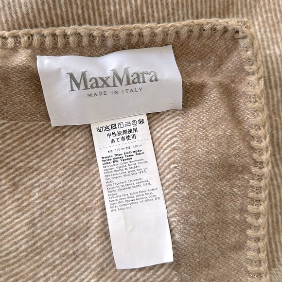 NWT MaxMara // throw blanket // ~50x66in - Picture 4 of 4